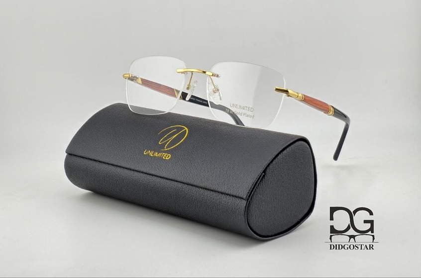 عینک طبی فریم‌لس برند Unlimited Eyewear با روکش طلا ۱۸ عیار